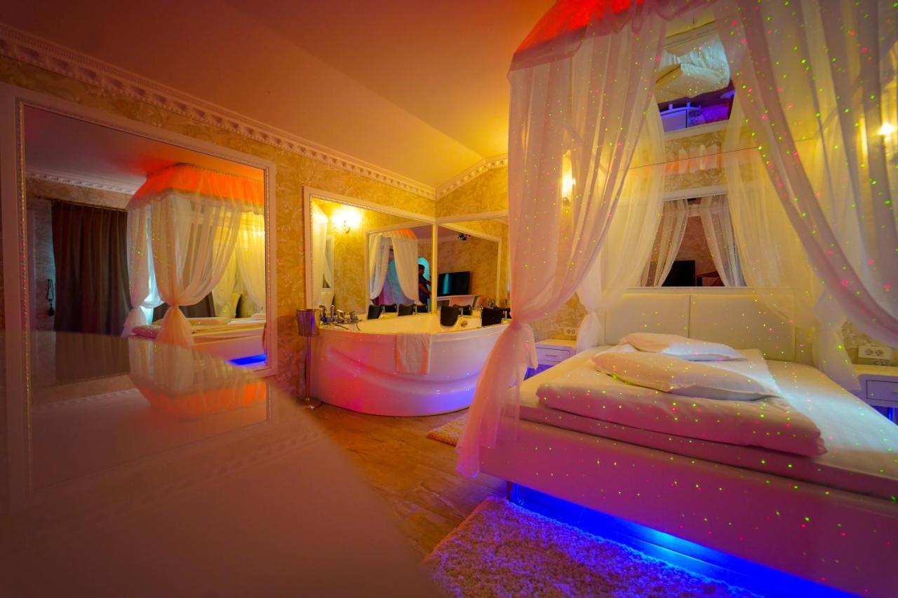 Anadi Hotel Boutique Braşov Extérieur photo