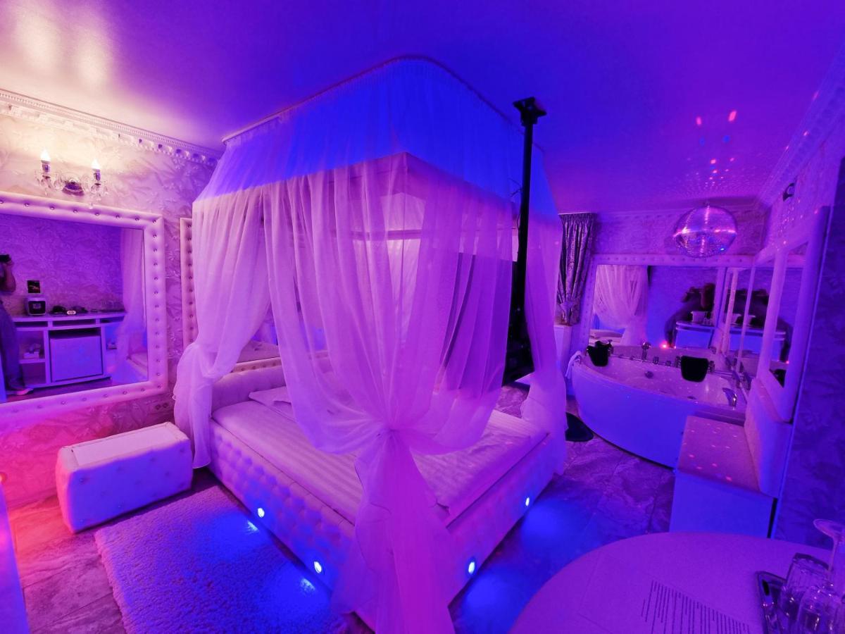 Anadi Hotel Boutique Braşov Extérieur photo